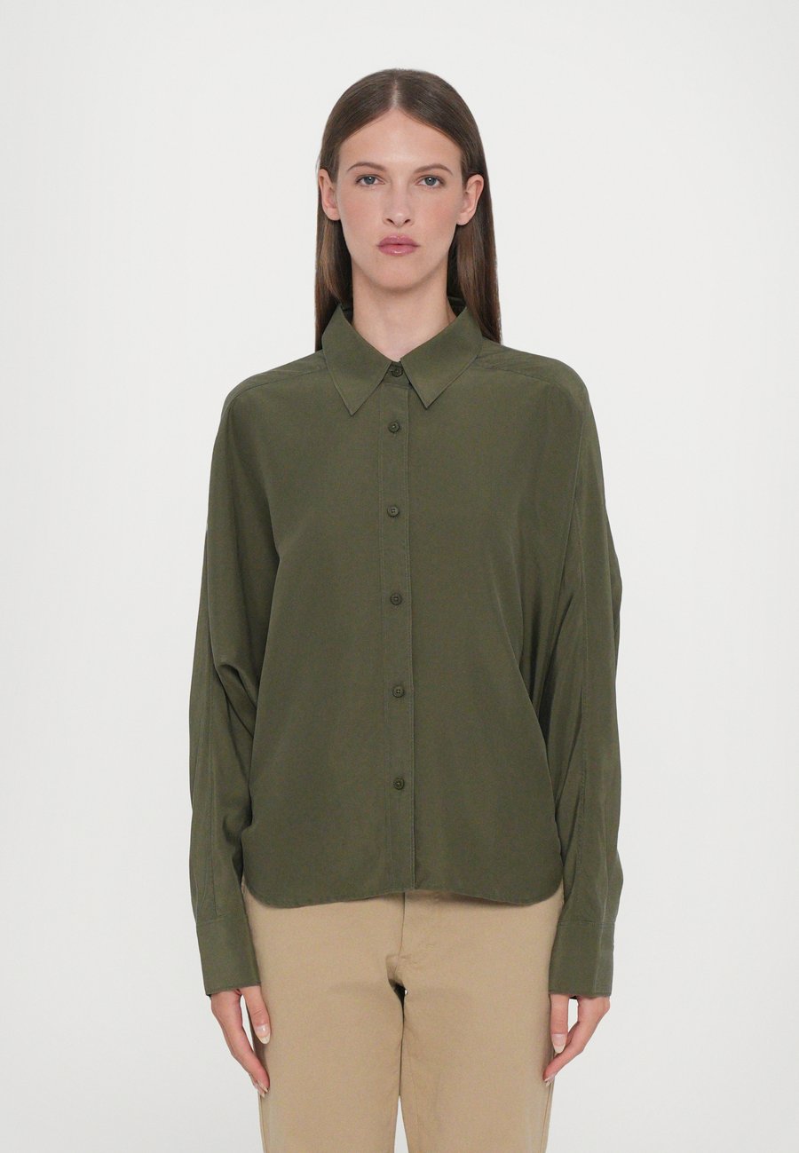 Блуза CLOSED PLEATED SHIRT, Forest Green/Olive
Блуза CLOSED PLEATED SHIRT, Forest Green/Olive