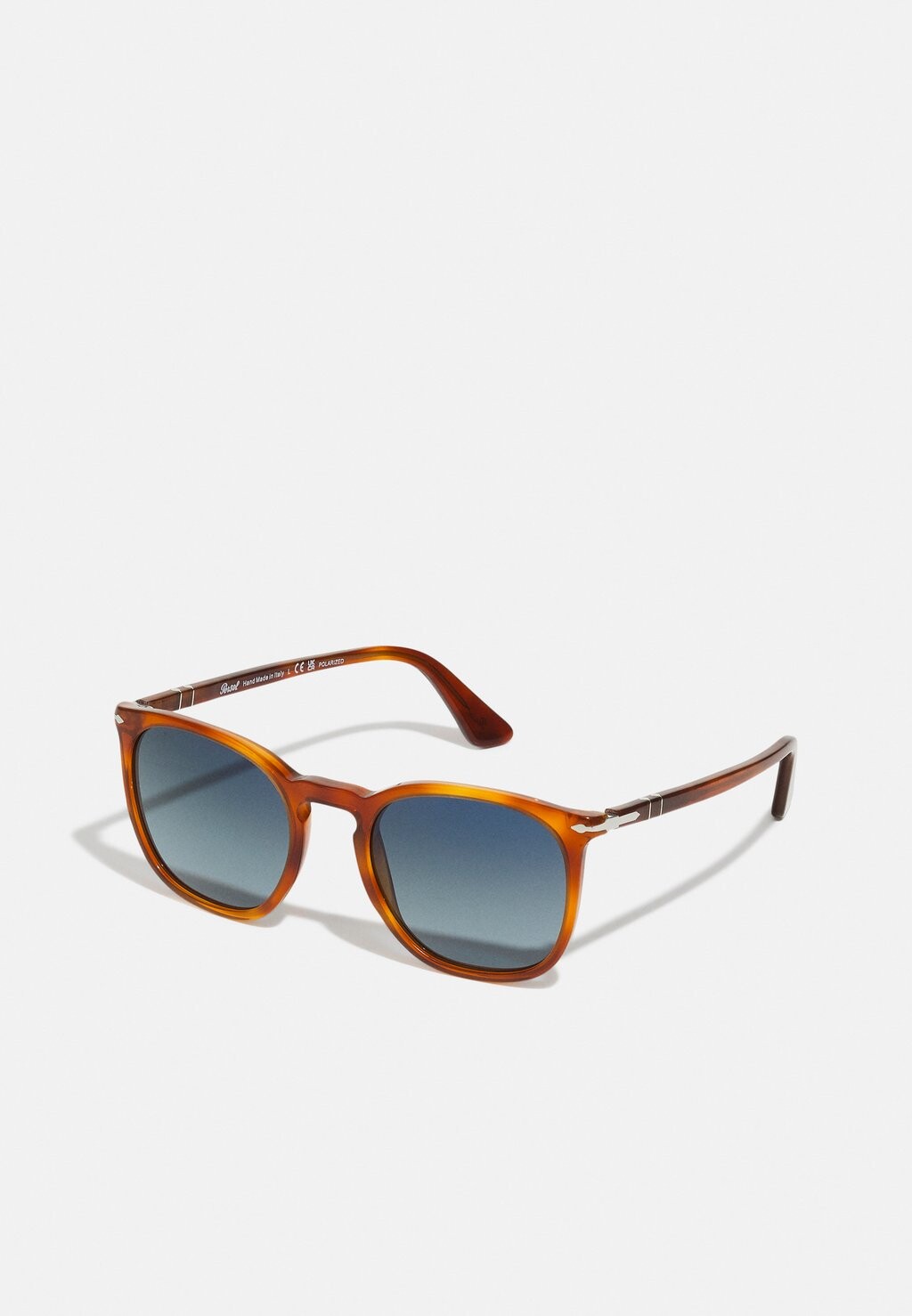 Солнцезащитные очки Persol
Солнцезащитные очки Persol