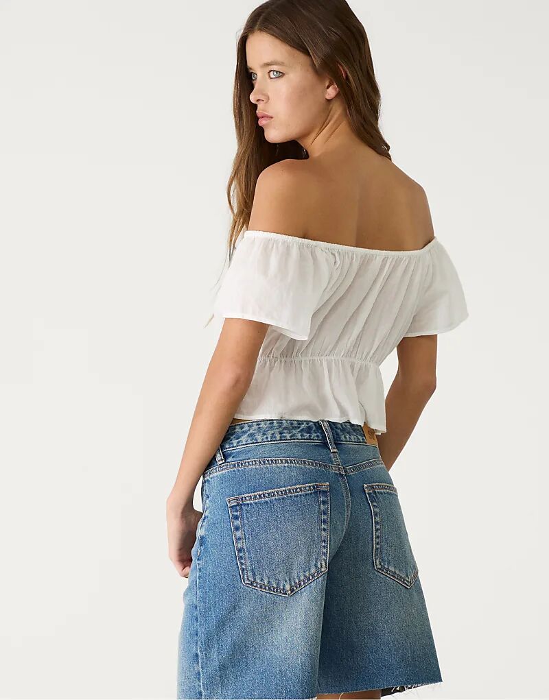 Джинсовые шорты-бермуды Stradivarius средней посадки светло-голубого цвета
Джинсовые шорты-бермуды Stradivarius средней посадки светло-голубого цвета