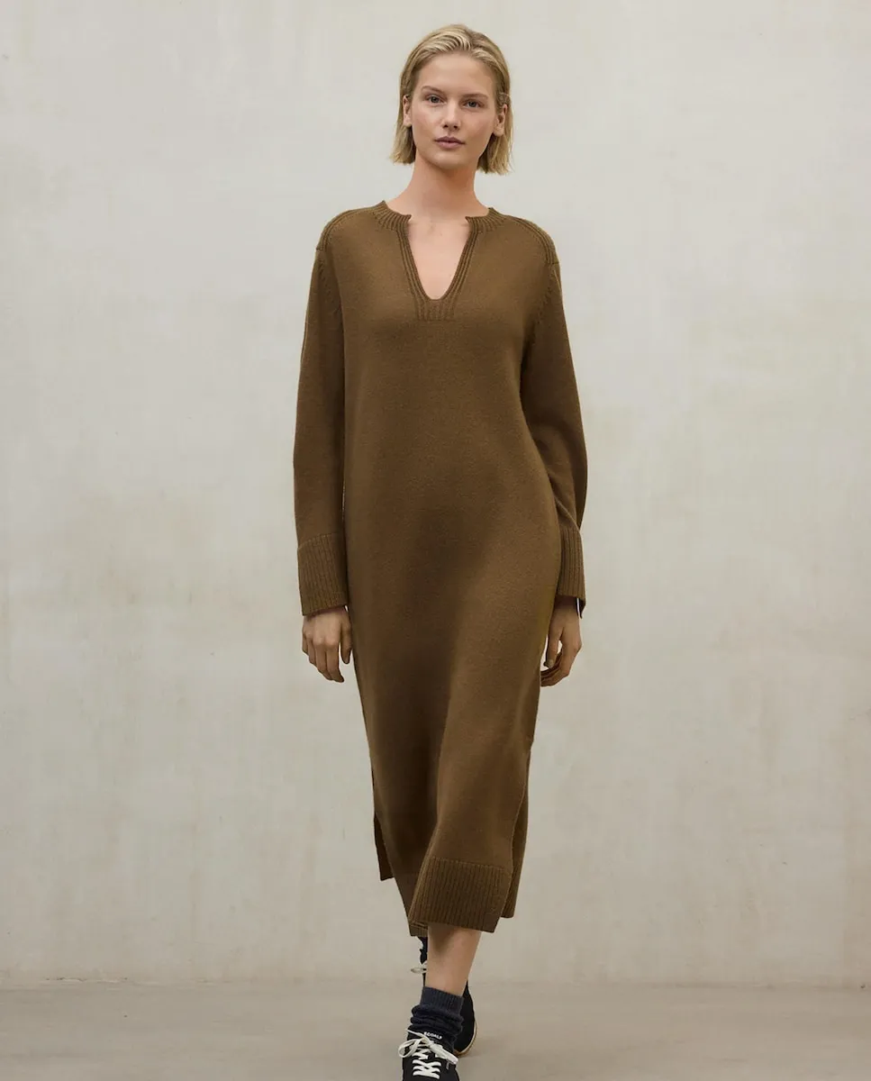 Длинное платье из плотного трикотажа с боковым разрезом Ecoalf, горчичный
Длинное платье из плотного трикотажа с боковым разрезом Ecoalf, горчичный