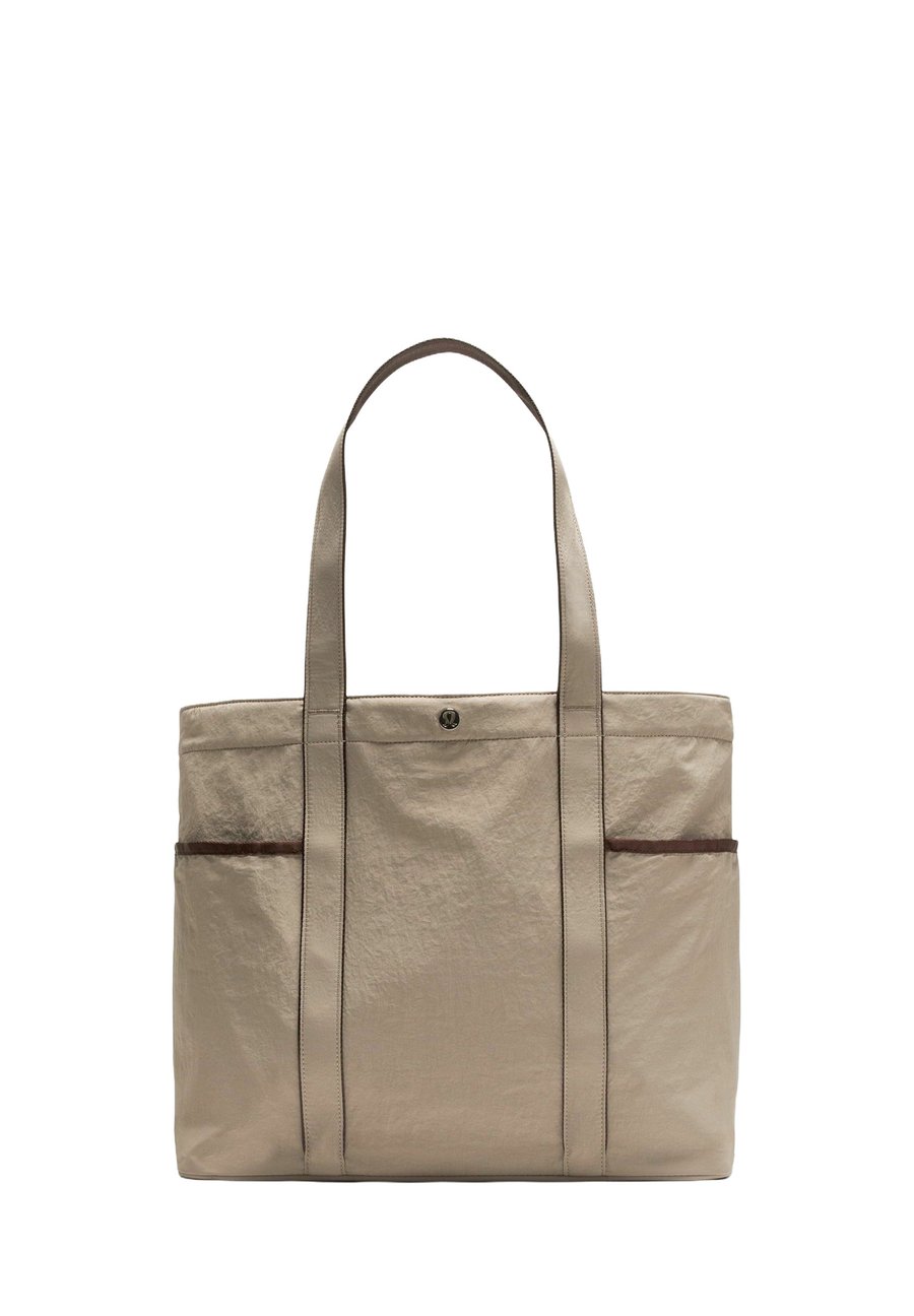 Спортивная сумка lululemon DAILY MULTI-POCKET, Warm Ash Grey Sequoia/Brown
Спортивная сумка lululemon DAILY MULTI-POCKET, Warm Ash Grey Sequoia/Brown