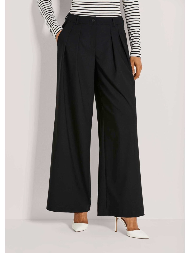 MADELEINE Элегантные широкие брюки-палаццо черного цвета
MADELEINE Элегантные широкие брюки-палаццо черного цвета