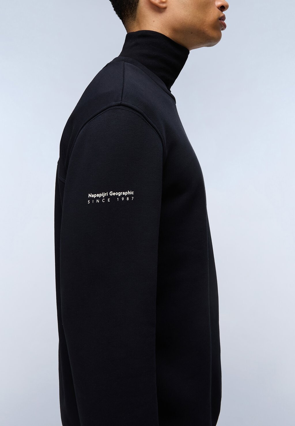 Толстовка BADGE Napapijri, черный
Толстовка BADGE Napapijri, черный