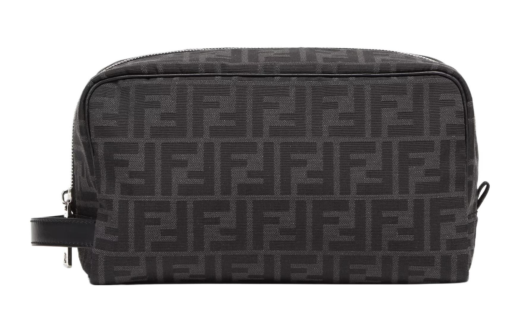 FENDI Косметичка из полиэстера мужская черная
FENDI Косметичка из полиэстера мужская черная