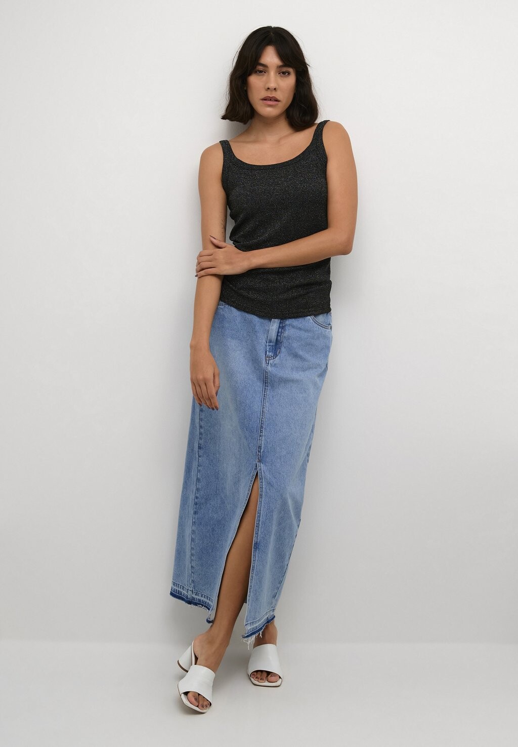 Топ CECILIA Kaffe, черный металлик
Топ CECILIA Kaffe, черный металлик