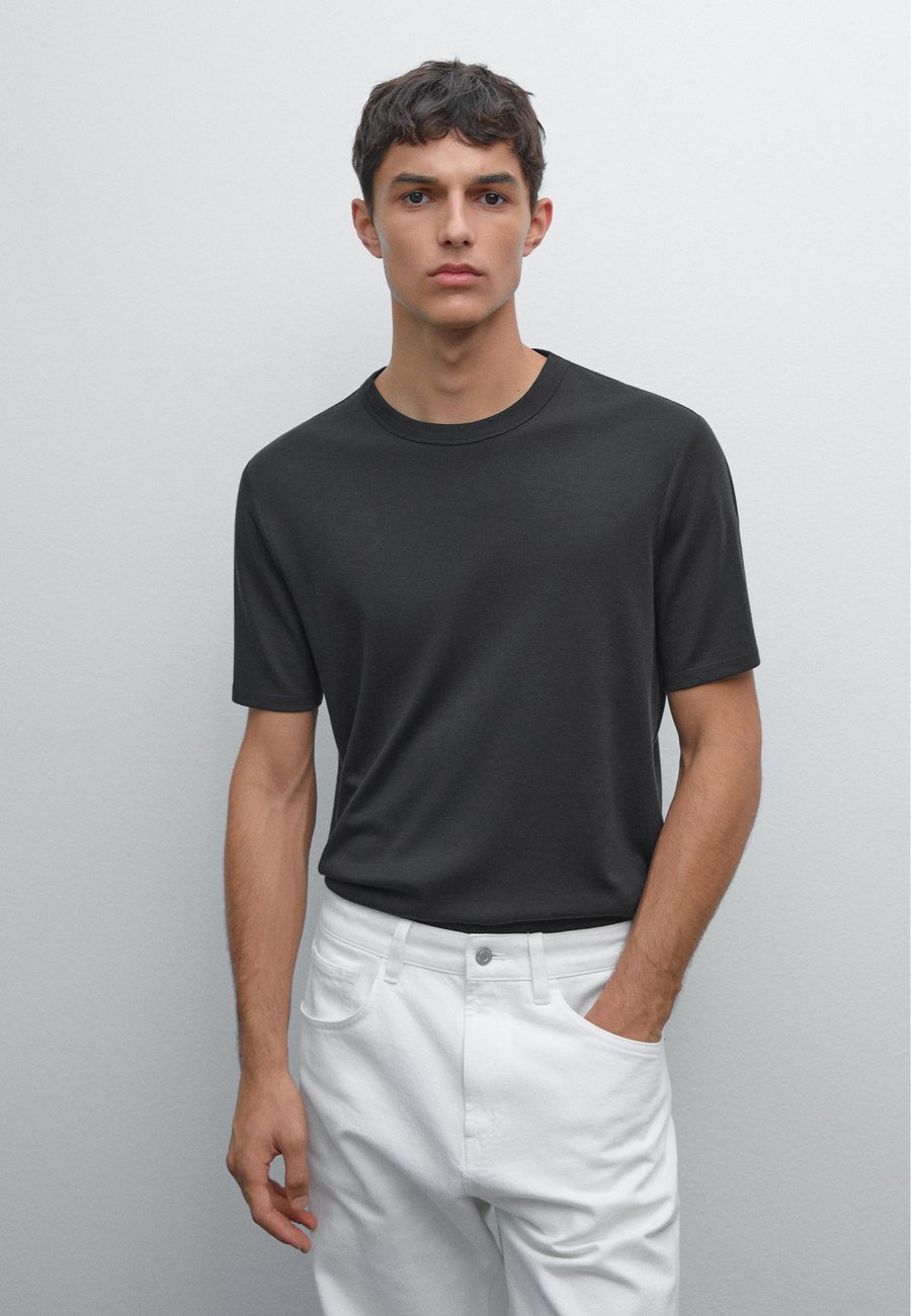 Футболка Massimo Dutti SHORT SLEEVE WITH CREW NECK, Black
Футболка Massimo Dutti SHORT SLEEVE WITH CREW NECK, Black