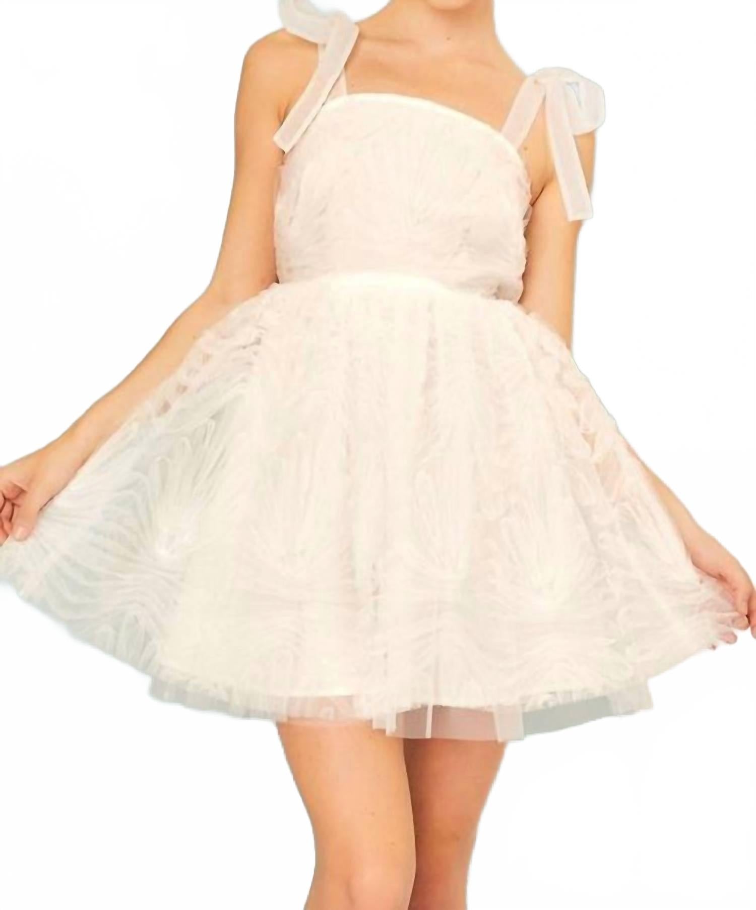 Мини-платье с защипами из белого органзы Main Strip
Мини-платье с защипами из белого органзы Main Strip