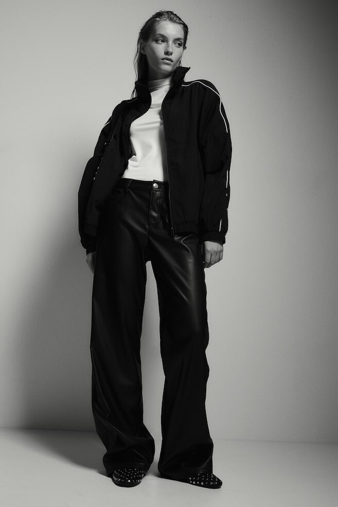 Прямые брюки с покрытием H&M, черный
Прямые брюки с покрытием H&M, черный