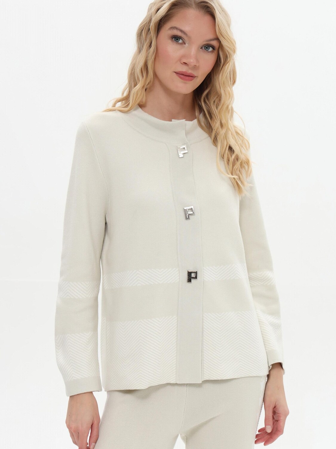 Passioni Кардиган из трикотажа в цвете off white
Passioni Кардиган из трикотажа в цвете off white