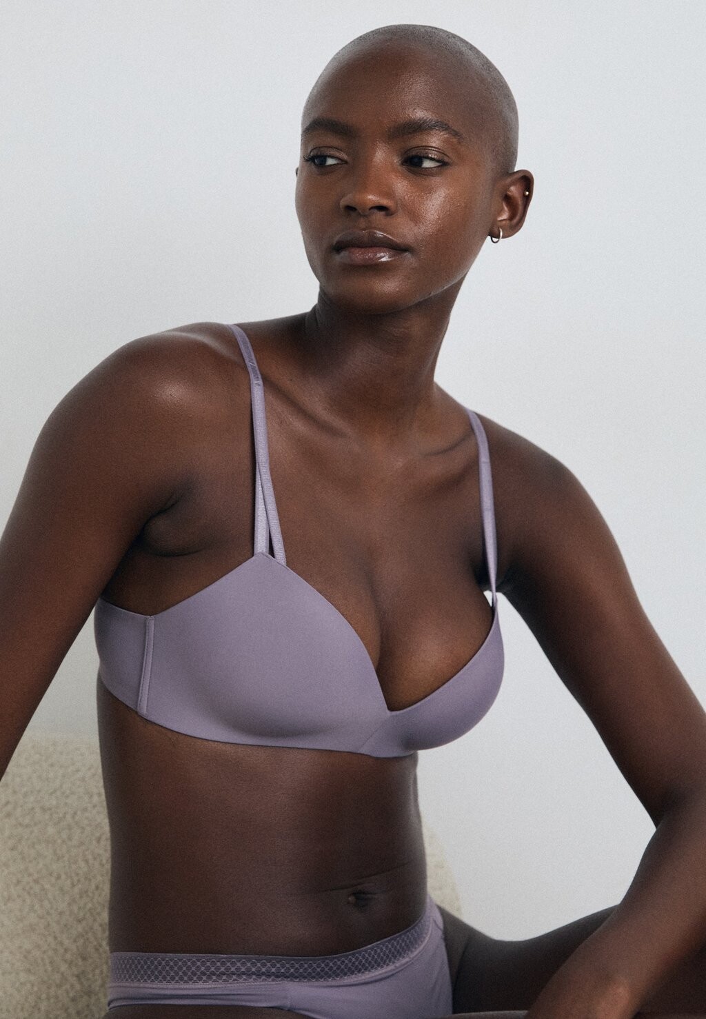 Бюстгальтер SEDUCTIVE COMFORT LIGHT LIFT DEMI WIREFREE Calvin Klein Underwear, темно-фиолетовый
Бюстгальтер SEDUCTIVE COMFORT LIGHT LIFT DEMI WIREFREE Calvin Klein Underwear, темно-фиолетовый