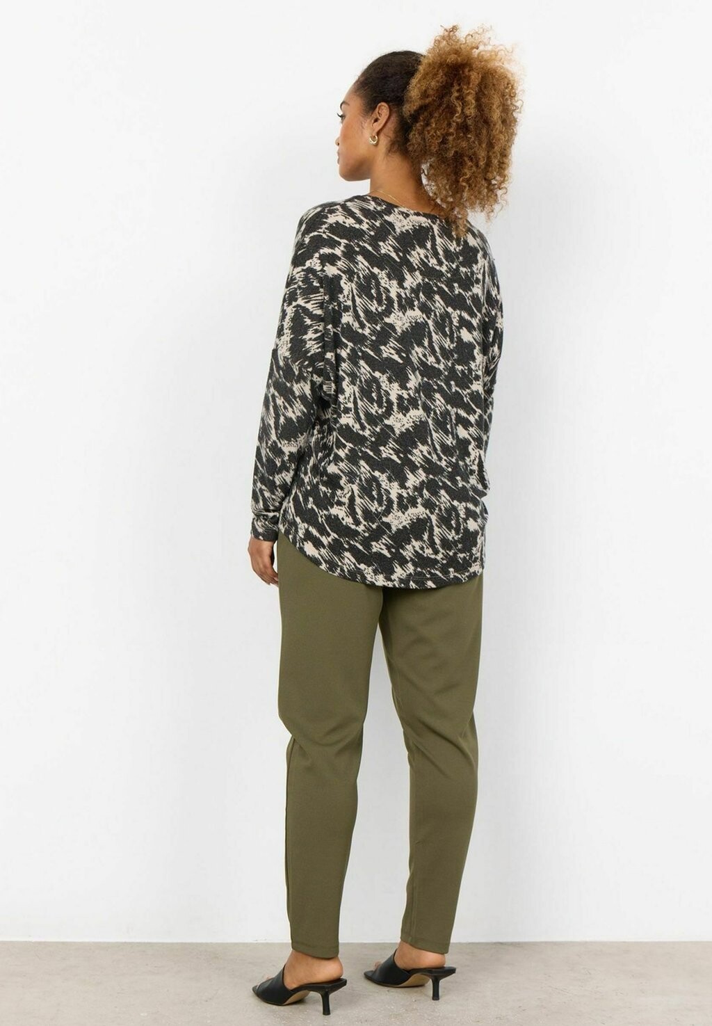 Топ с длинными рукавами BIARA AOP Soyaconcept, бежевый
Топ с длинными рукавами BIARA AOP Soyaconcept, бежевый