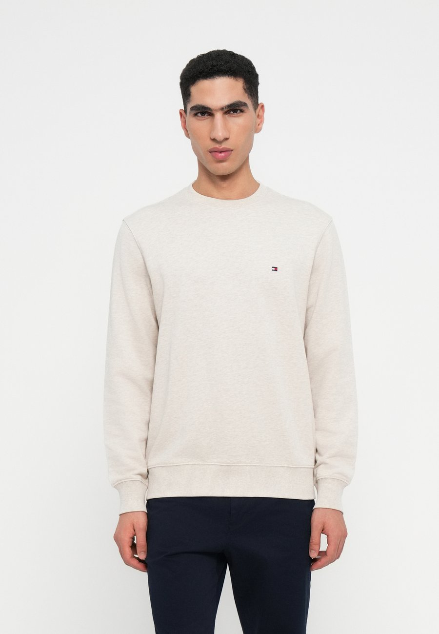Толстовка Tommy Hilfiger ESSENTIAL TERRY CREW NECK, Heathered Oatmilk/Off-White
Толстовка Tommy Hilfiger ESSENTIAL TERRY CREW NECK, Heathered Oatmilk/Off-White