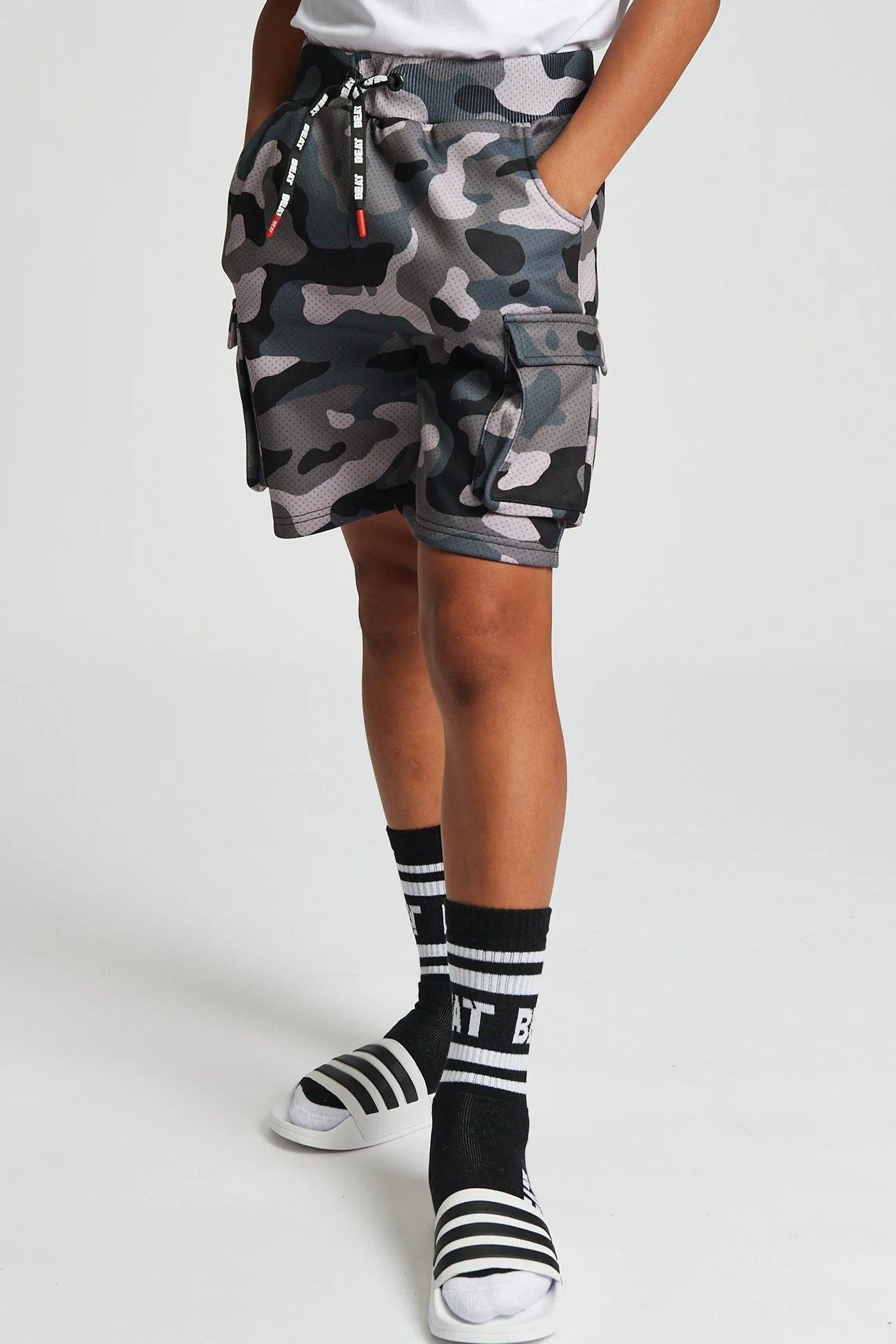 Шорты карго с камуфляжным принтом 'Revolve' Beat Boyz Club, серый
Шорты карго с камуфляжным принтом 'Revolve' Beat Boyz Club, серый