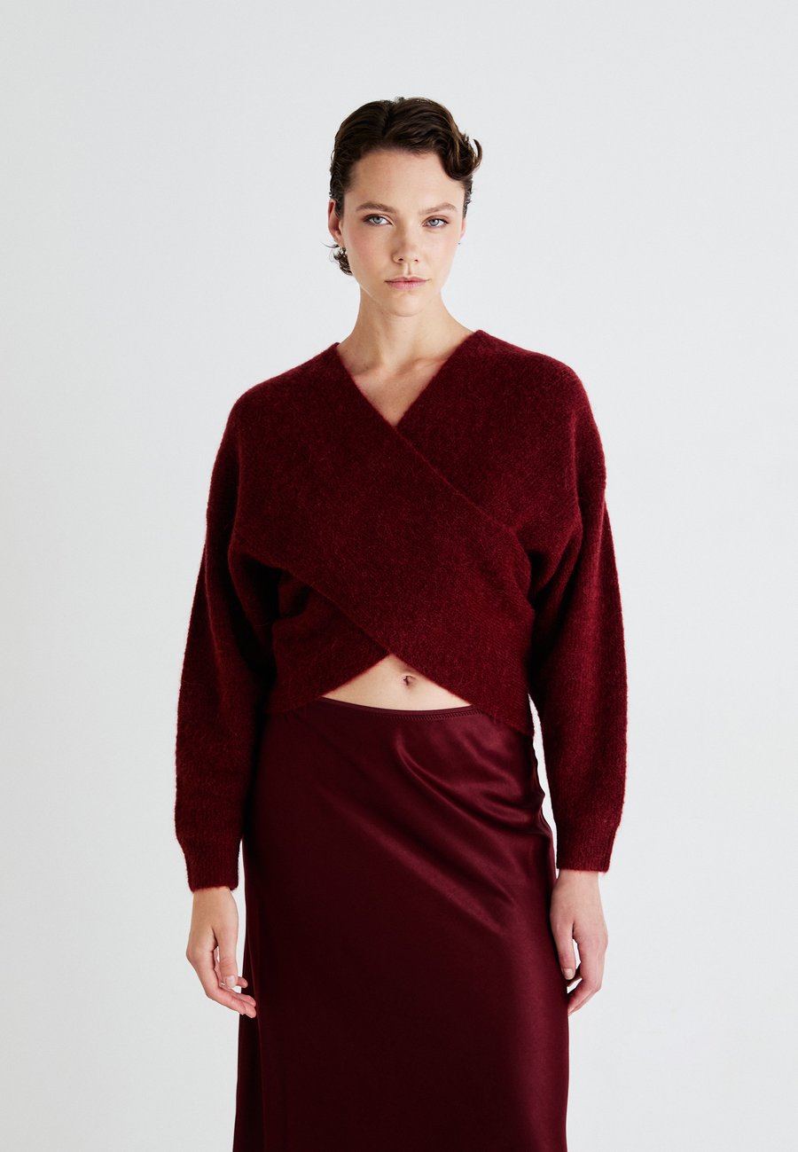 Джемпер MSCH Copenhagen HOPE WRAP, Syrah/Bordeaux
Джемпер MSCH Copenhagen HOPE WRAP, Syrah/Bordeaux