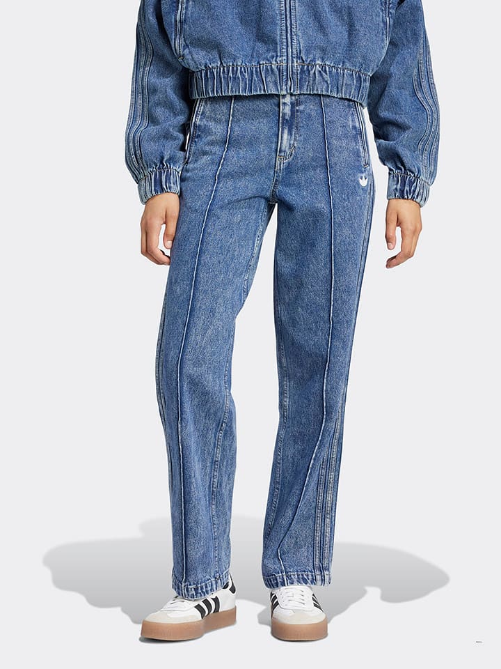 Джинсы синего цвета adidas
Джинсы синего цвета adidas