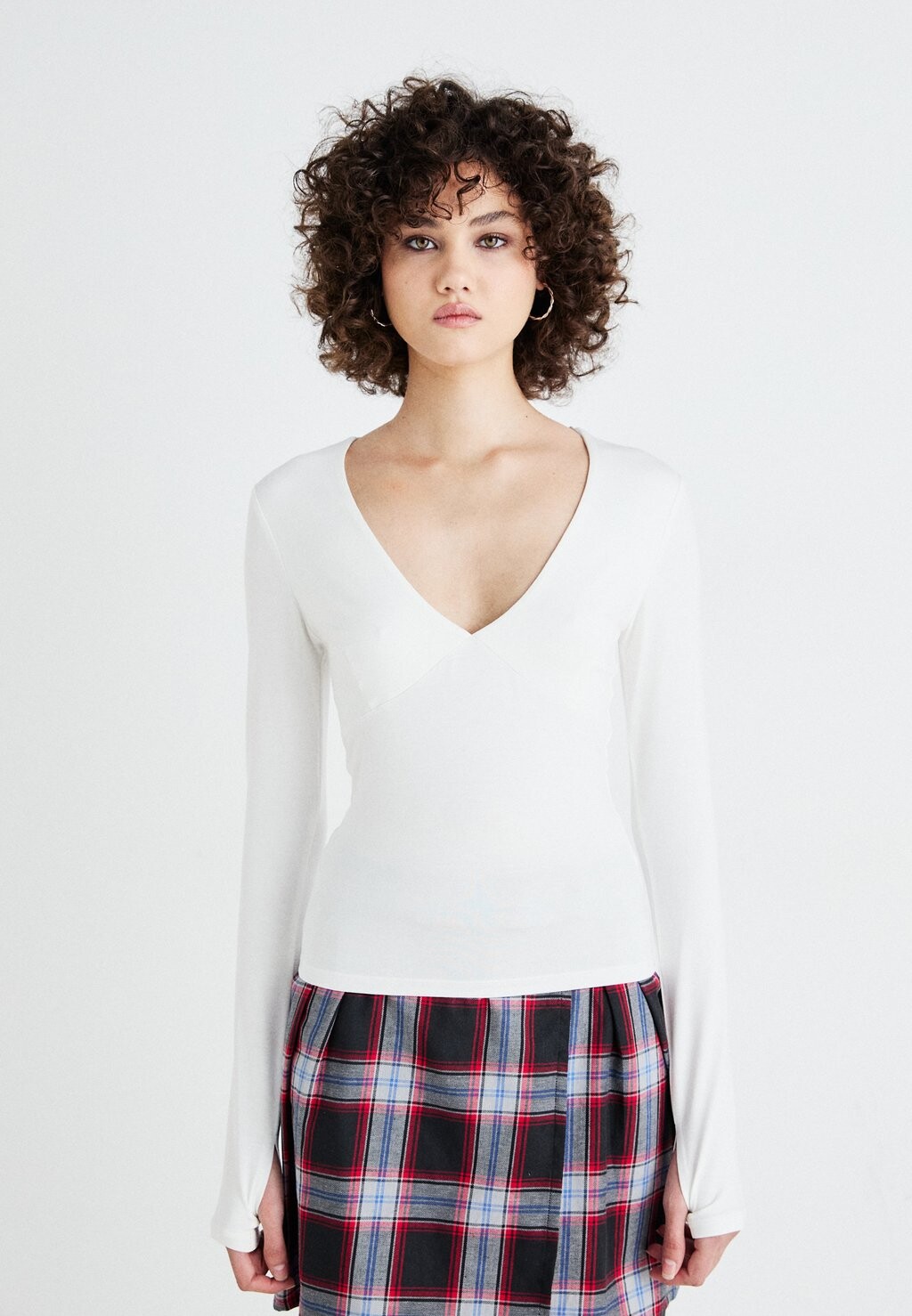 Топ с длинными рукавами SOFT TOUCH V NECK Gina Tricot, молочный
Топ с длинными рукавами SOFT TOUCH V NECK Gina Tricot, молочный