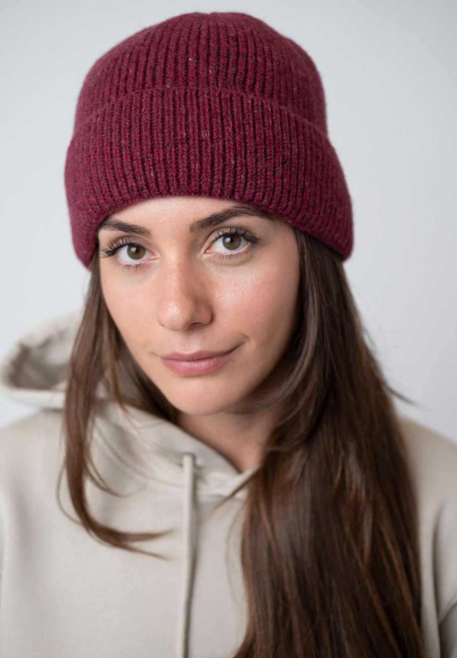 Шапка Bavarian Caps Beanie, Dunkelrot/Dark Red
Шапка Bavarian Caps Beanie, Dunkelrot/Dark Red