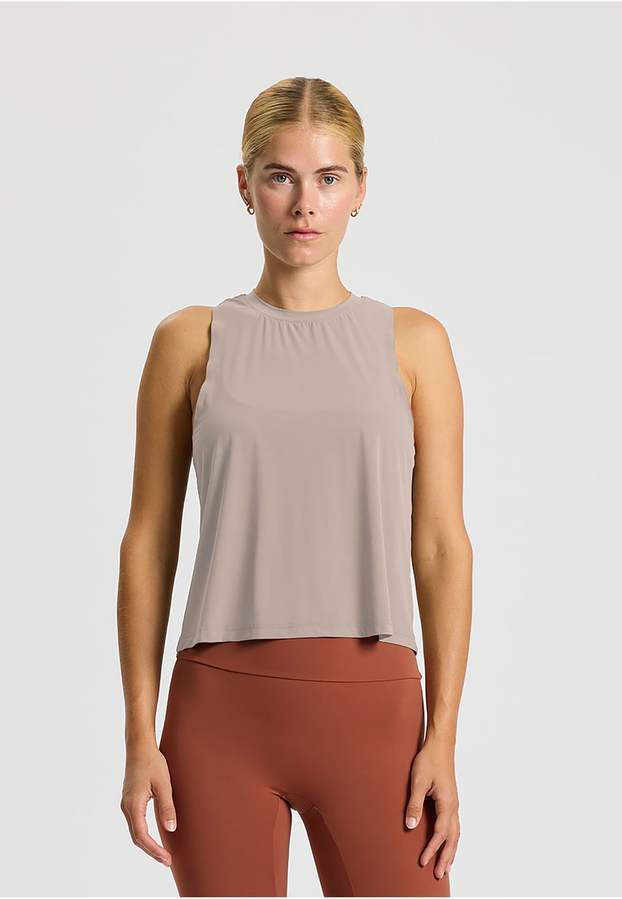 Топ rethinkit studios ALMUE LOOSE , Mocha/Beige
Топ rethinkit studios ALMUE LOOSE , Mocha/Beige