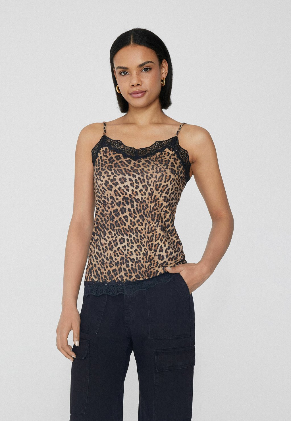 Топ MIT V-AUSSCHNITT Tezenis, коричневый
Топ MIT V-AUSSCHNITT Tezenis, коричневый