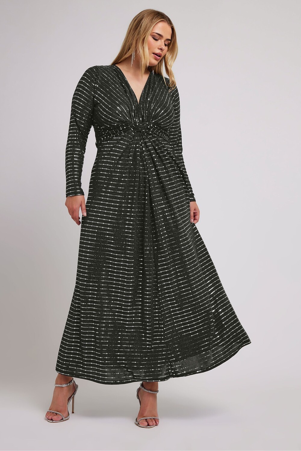 Платье London с металлическим узором и пайетками Yours Curve, серебряный
Платье London с металлическим узором и пайетками Yours Curve, серебряный