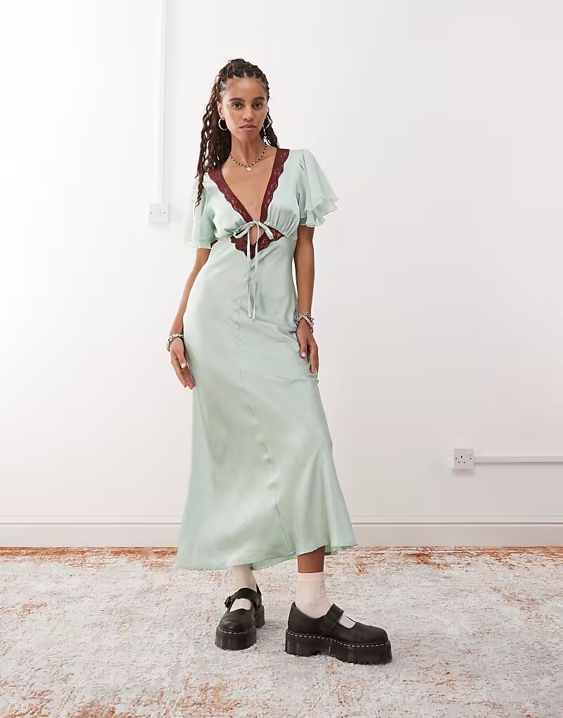 Reclaimed Vintage - макси-платье мятно-зеленого цвета с вырезом-замочной скважиной и контрастной кружевной отделкой
Reclaimed Vintage - макси-платье мятно-зеленого цвета с вырезом-замочной скважиной и контрастной кружевной отделкой