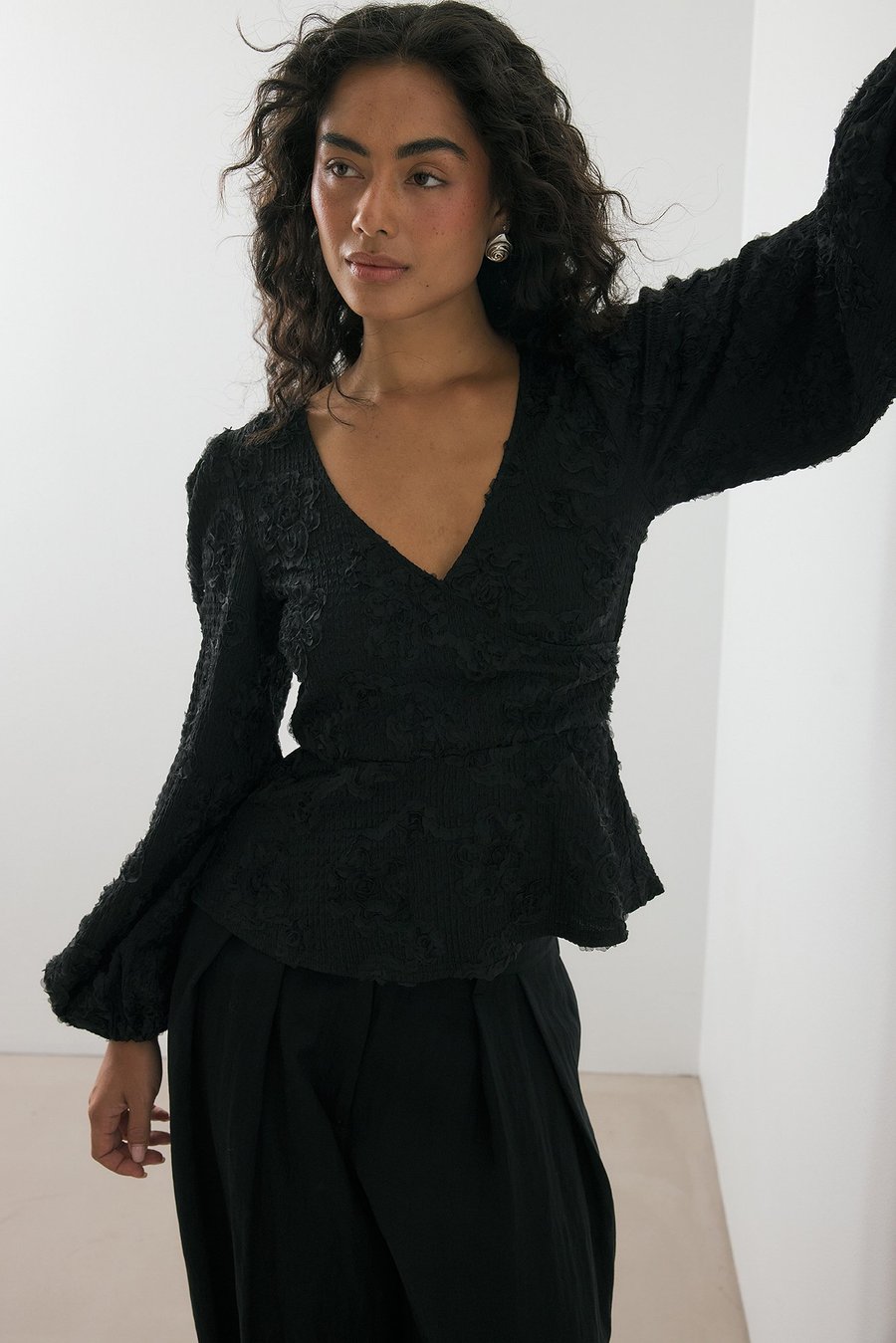 Блуза NA-KD OVERLAP SLEEVE, Black
Блуза NA-KD OVERLAP SLEEVE, Black