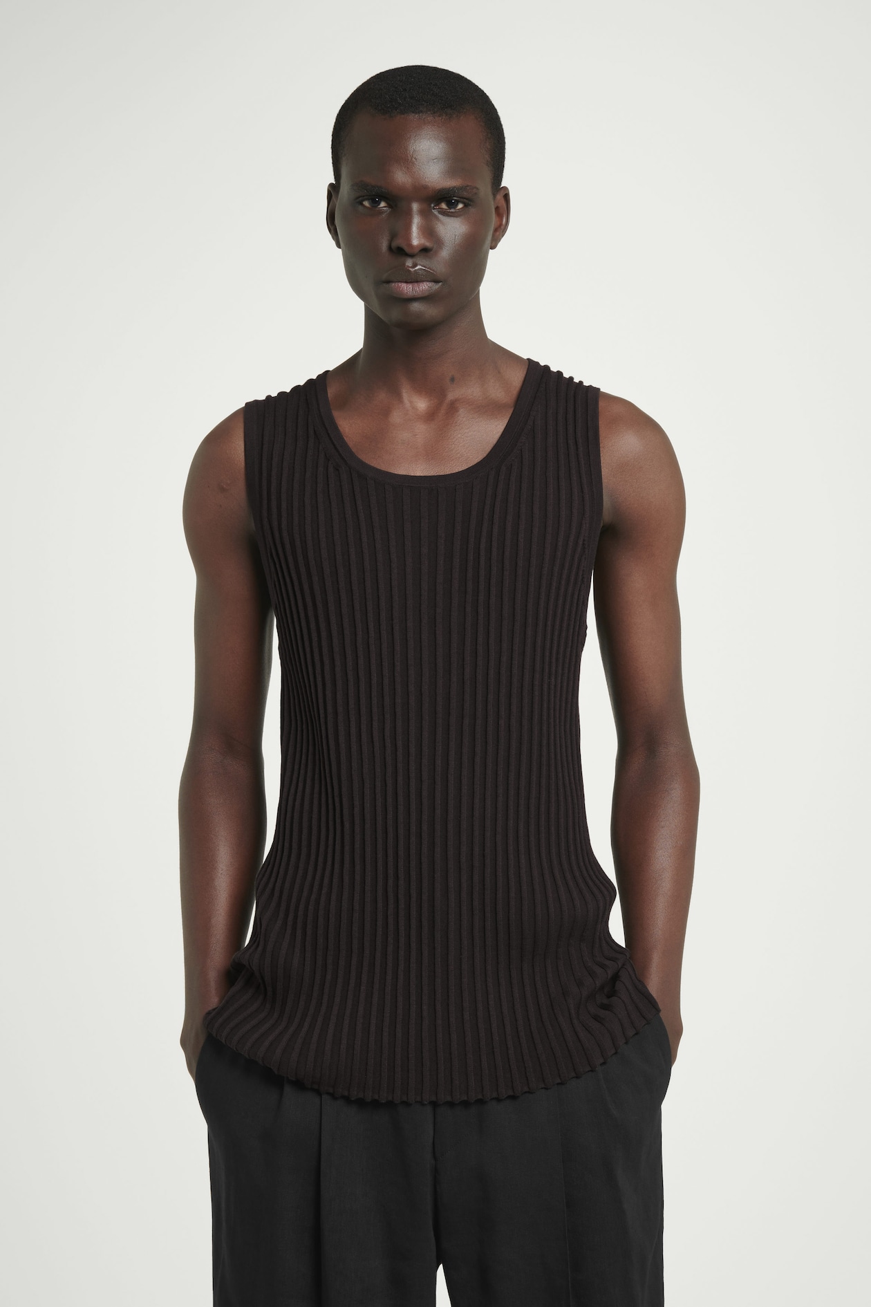 Шелковая хлопковая футболка без рукавов COS, коричневый
Шелковая хлопковая футболка без рукавов COS, коричневый