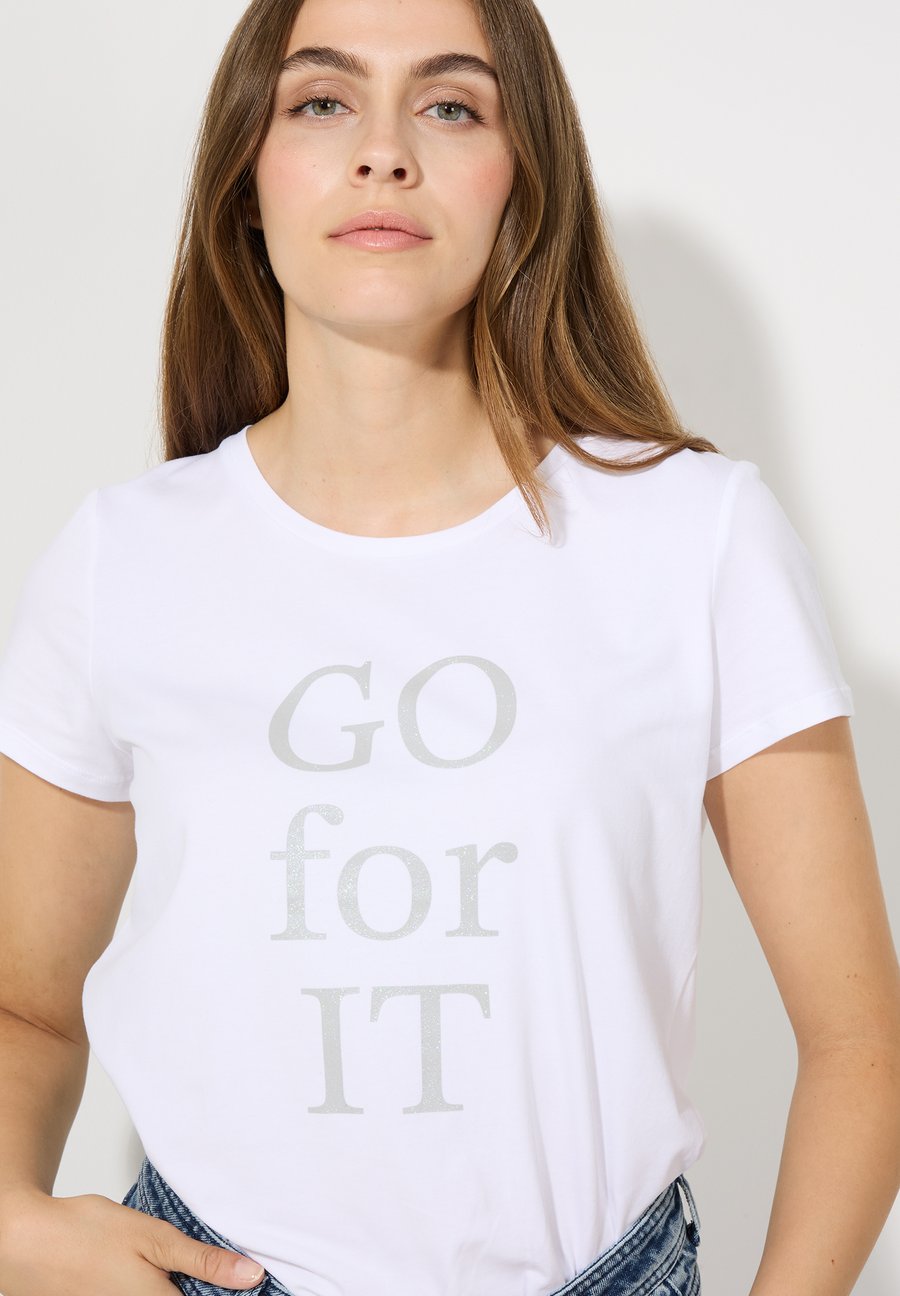 Футболка More & More WORDING, White
Футболка More & More WORDING, White