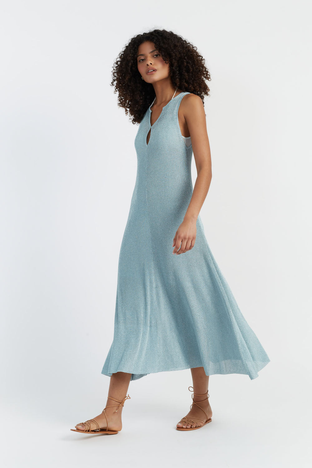 Тианиевое мерцающее платье Laura Whitmore Chinti & Parker, синий
Тианиевое мерцающее платье Laura Whitmore Chinti & Parker, синий