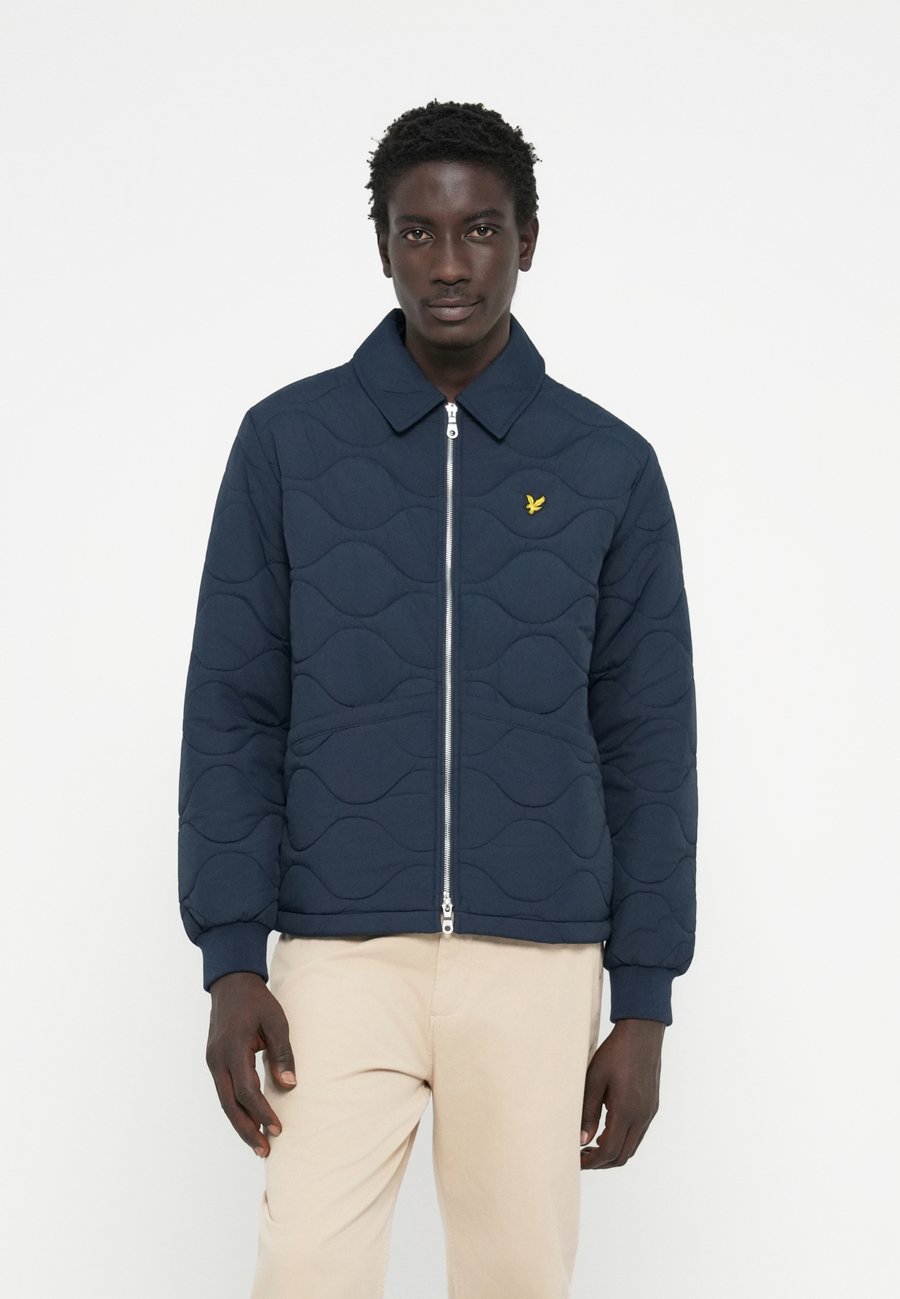 Куртка Lyle & Scott QUILTED JACKET, Dark Navy/Dark Blue
Куртка Lyle & Scott QUILTED JACKET, Dark Navy/Dark Blue