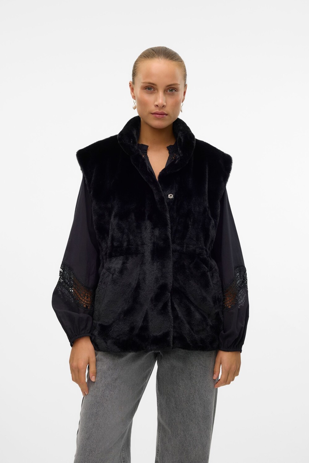 Жилет без рукавов из искусственного меха Vero Moda, черный
Жилет без рукавов из искусственного меха Vero Moda, черный