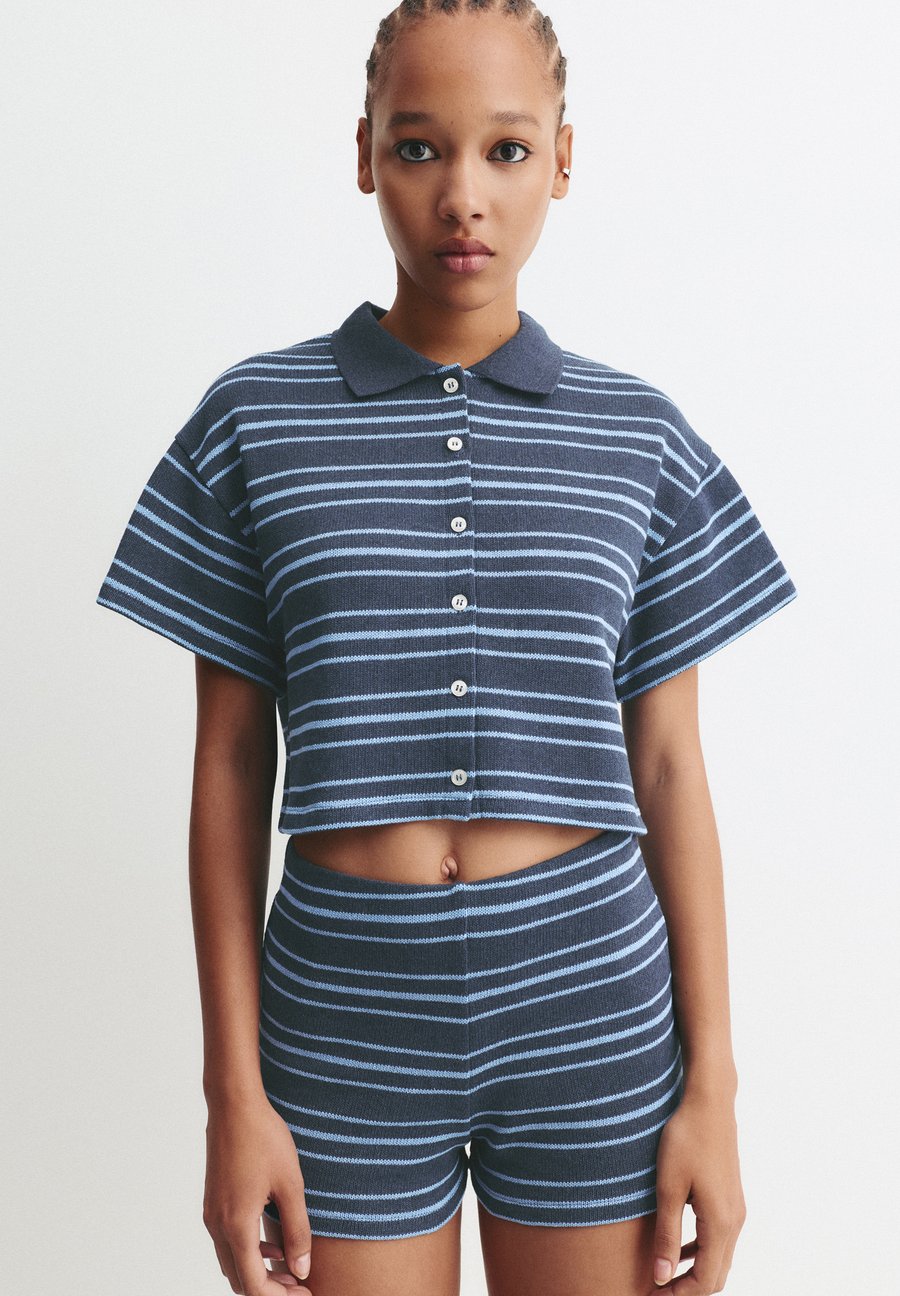 Кардиган PULL&BEAR Cardigan, Dark Blue
Кардиган PULL&BEAR Cardigan, Dark Blue