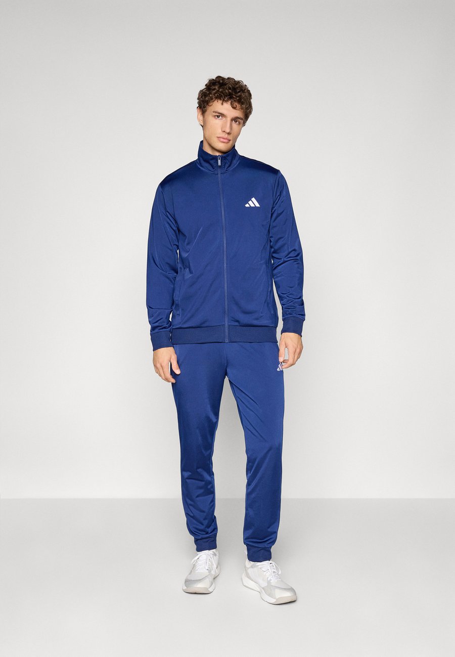 Спортивный костюм Adidas Sportswear SET, Dark Blue
Спортивный костюм Adidas Sportswear SET, Dark Blue