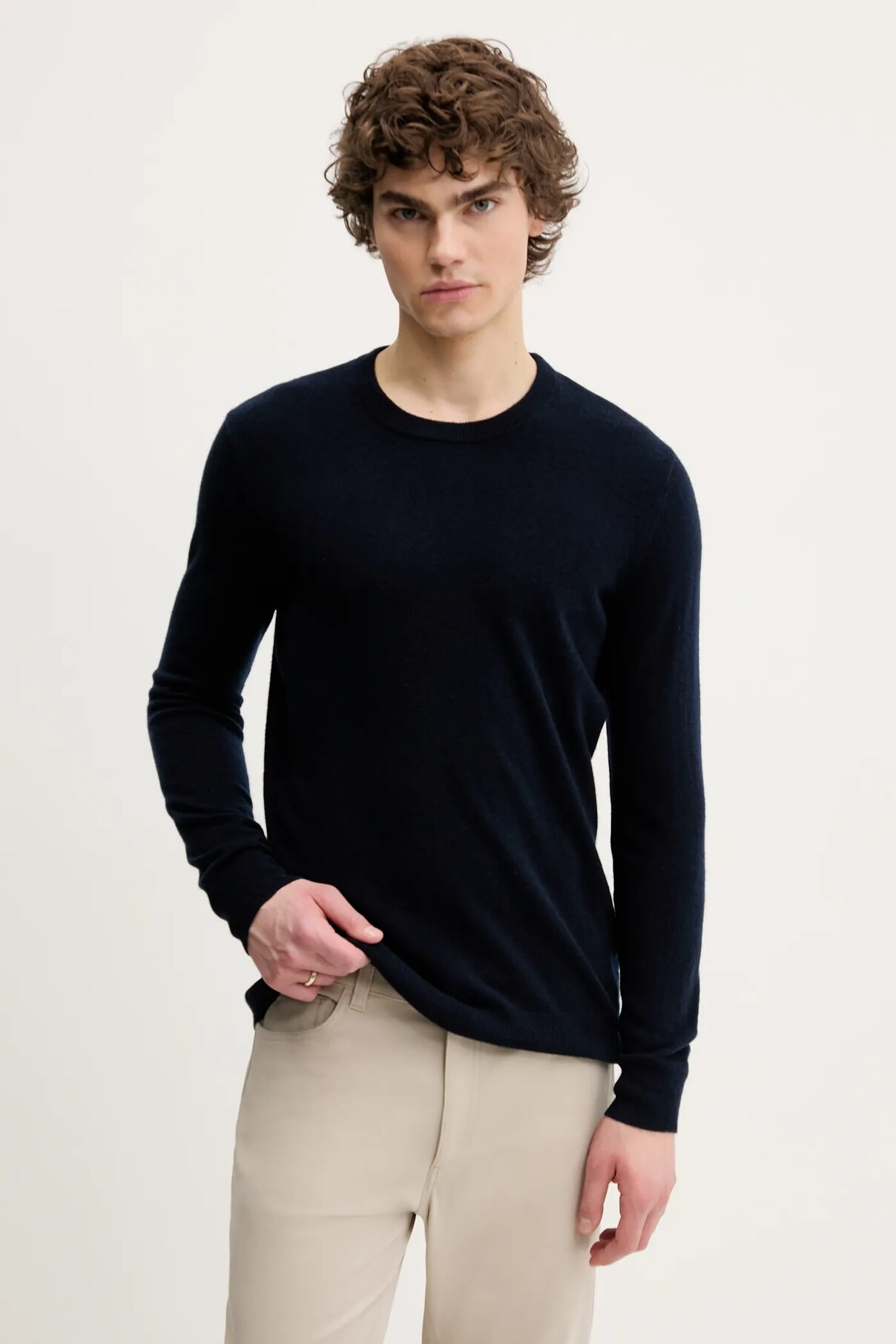 Кашемировый свитер From Future, темно-синий
Кашемировый свитер From Future, темно-синий