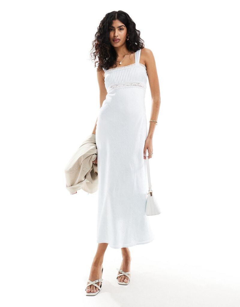 Платье миди из атласа ледяного цвета с кружевными вставками ASOS DESIGN
Платье миди из атласа ледяного цвета с кружевными вставками ASOS DESIGN