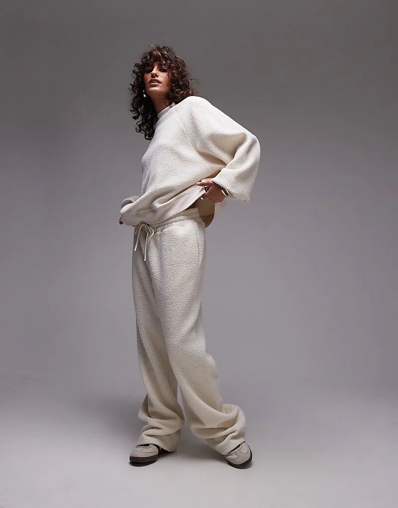 Широкие брюки Topshop co-ord borg цвета экрю
Широкие брюки Topshop co-ord borg цвета экрю