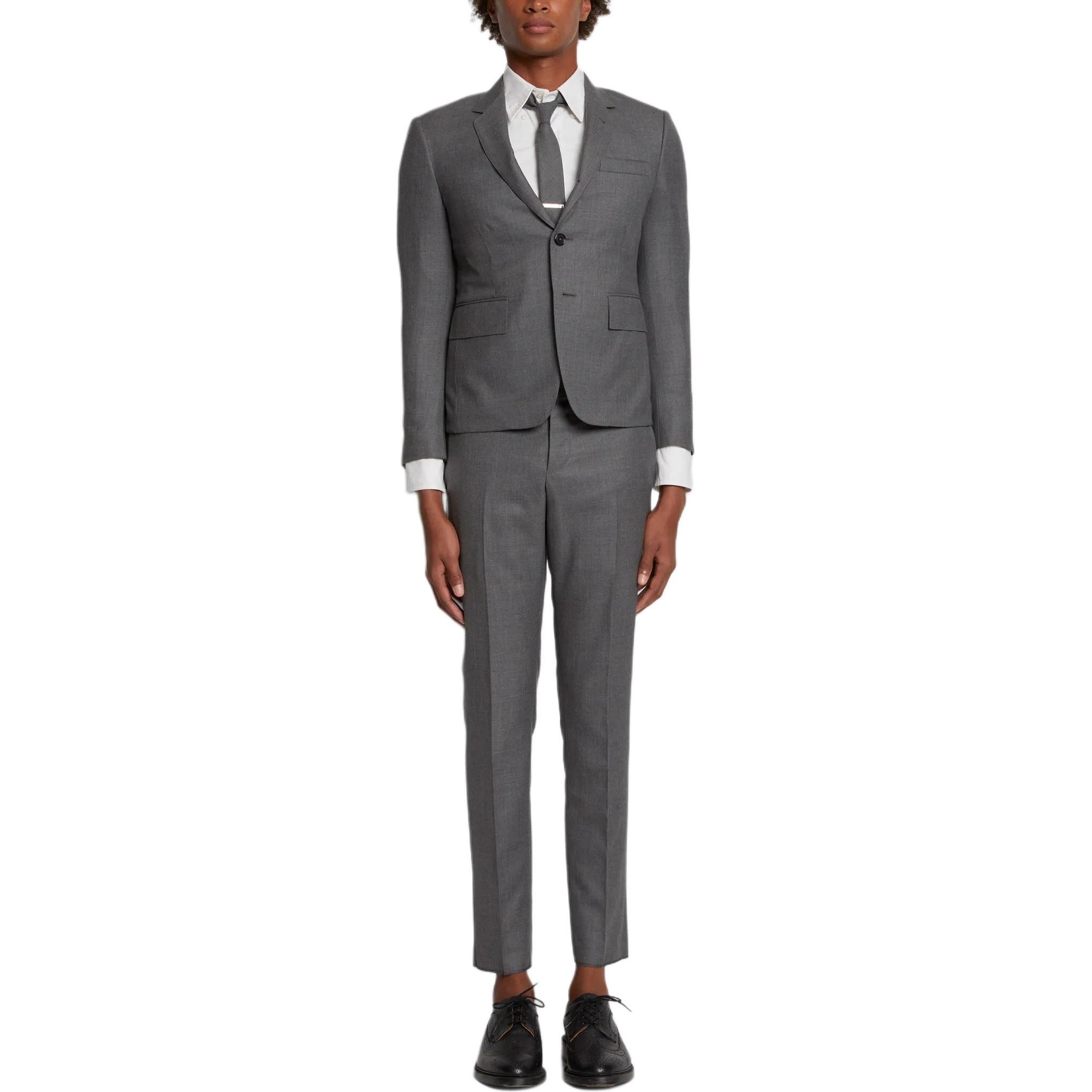 Однобортный костюм приталенного кроя THOM BROWNE
Однобортный костюм приталенного кроя THOM BROWNE