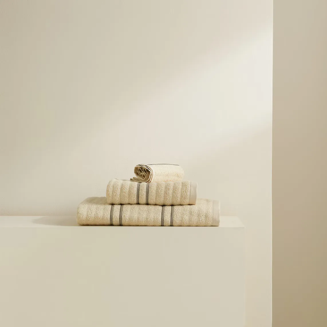 Банное полотенце из хлопка и лиоцелла 450 г/м2 Alberta Room - El Corte Inglés, бежевый
Банное полотенце из хлопка и лиоцелла 450 г/м2 Alberta Room - El Corte Inglés, бежевый
