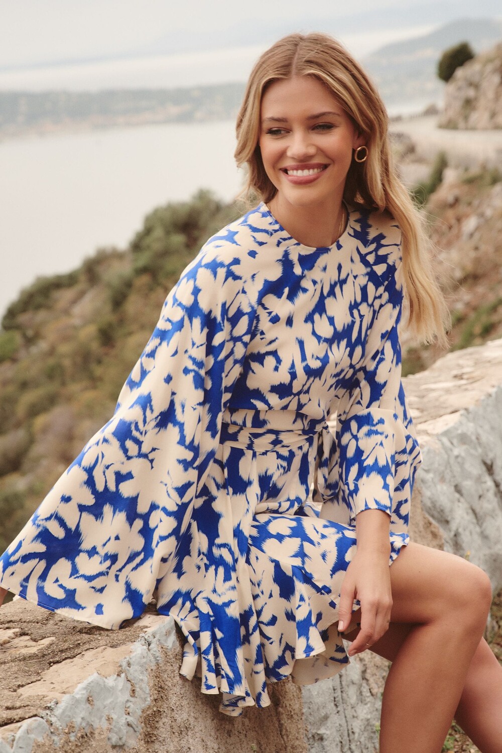 Мини-Платье с расклешенными рукавами и круглым вырезом с поясом Friends Like These, синий
Мини-Платье с расклешенными рукавами и круглым вырезом с поясом Friends Like These, синий