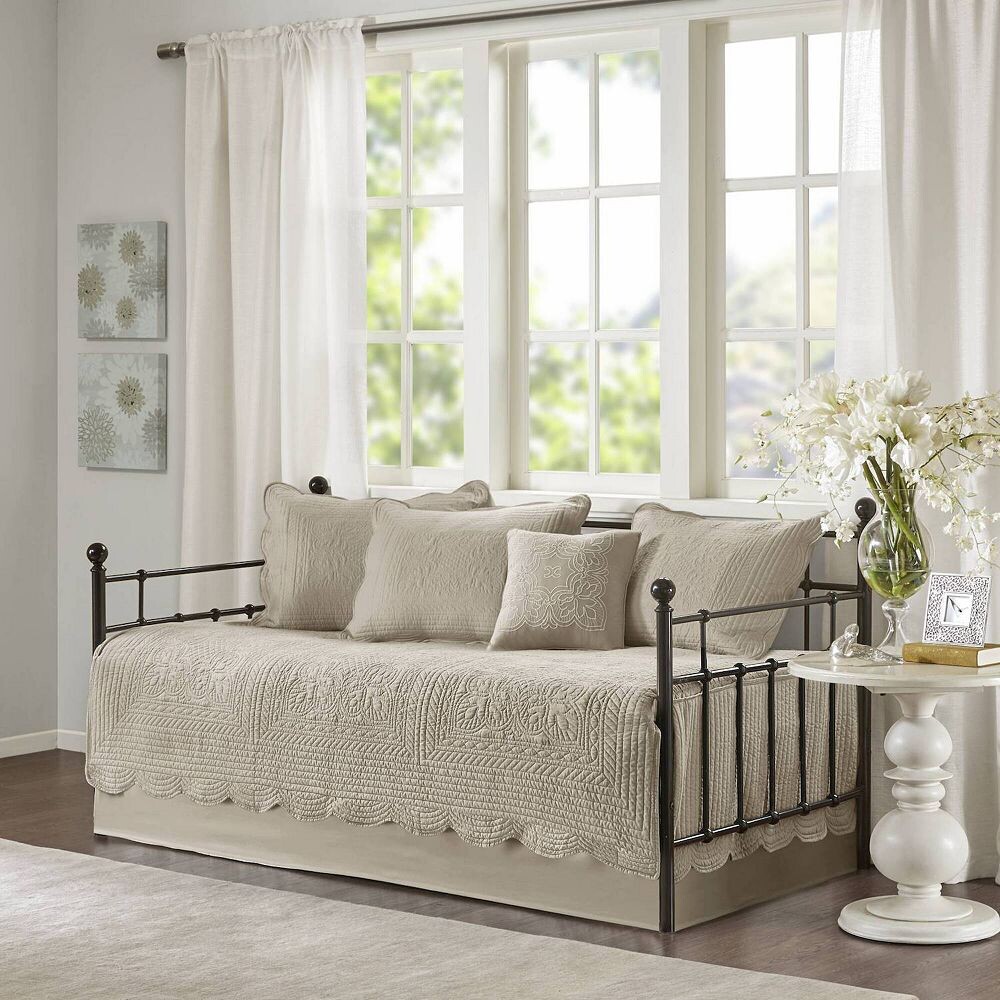 Комплект кушетки Madison Park Marino из 6 предметов с декоративной подушкой, белый
Комплект кушетки Madison Park Marino из 6 предметов с декоративной подушкой, белый
