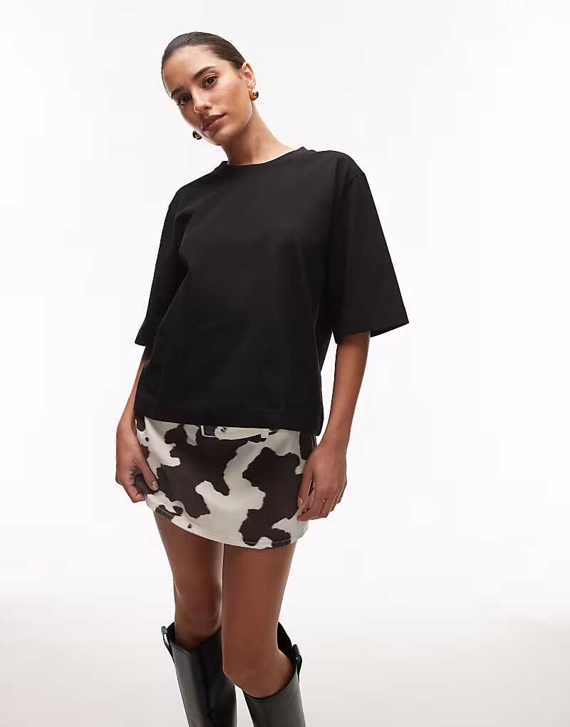 Футболка свободного кроя ARKET тяжелого кроя черного цвета
Футболка свободного кроя ARKET тяжелого кроя черного цвета