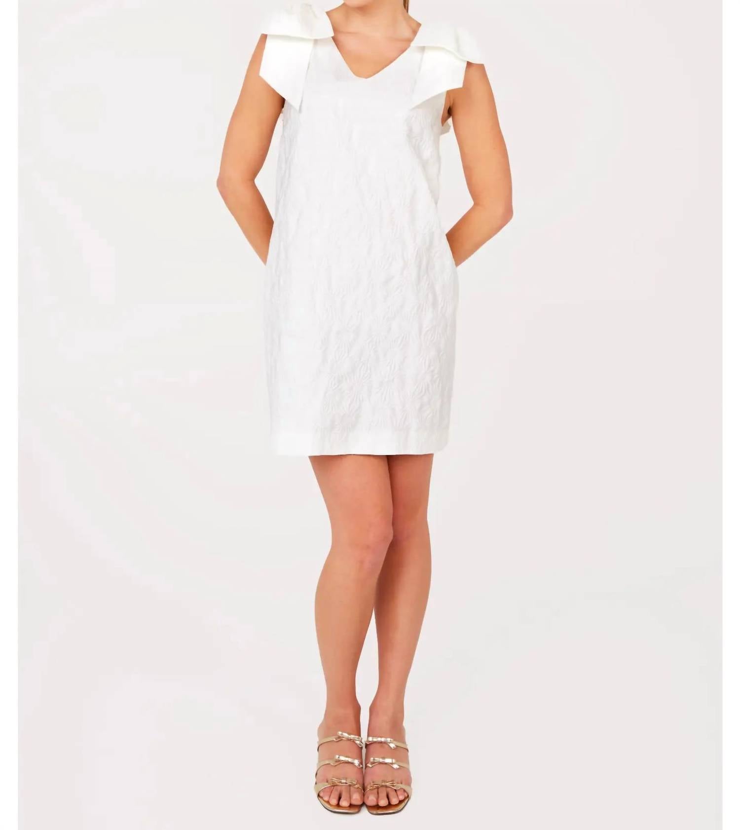 Платье Meredith в белом цвете ABBEY GLASS
Платье Meredith в белом цвете ABBEY GLASS