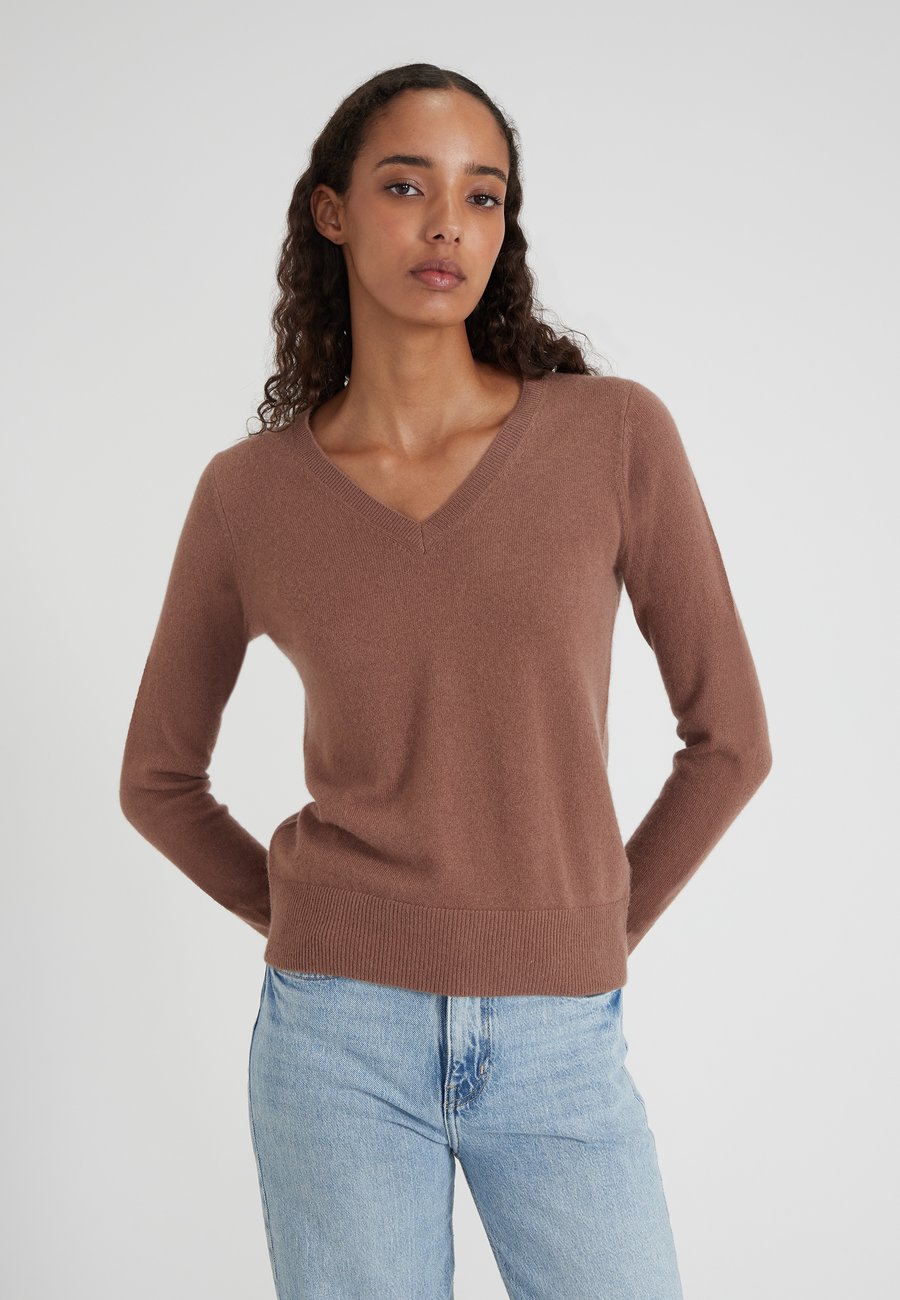 Джемпер Style Republic KASCH-MIR V-NECK JUMPER, Mocha/Brown
Джемпер Style Republic KASCH-MIR V-NECK JUMPER, Mocha/Brown