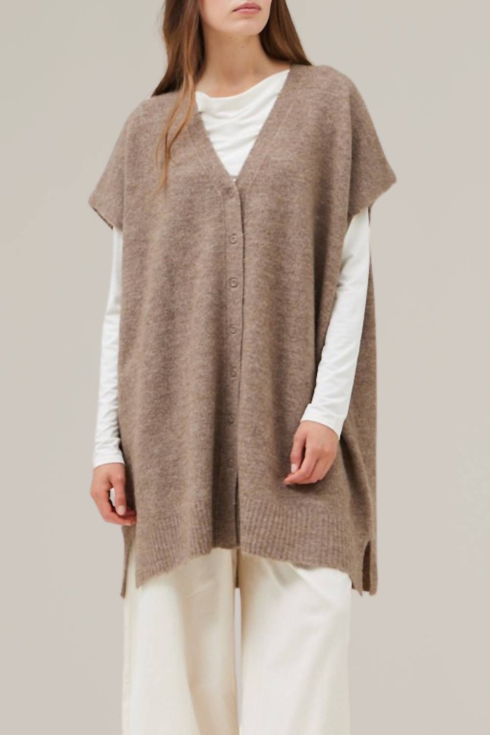 Длинный свитер-жилет в цвете норка GRADE & GATHER, Mink
Длинный свитер-жилет в цвете норка GRADE & GATHER, Mink