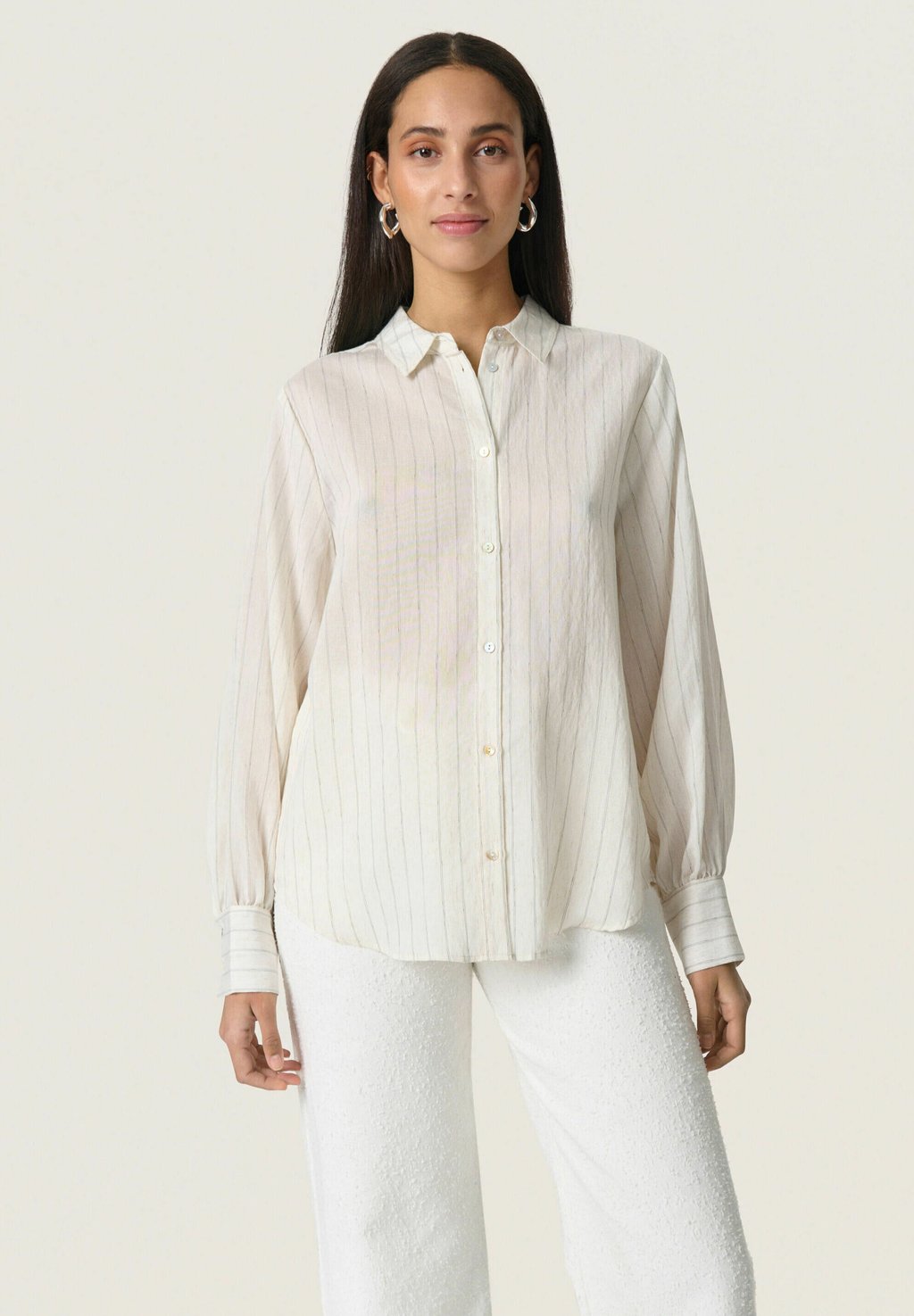 Блузка на пуговицах ROYA Soaked in Luxury, молочный
Блузка на пуговицах ROYA Soaked in Luxury, молочный