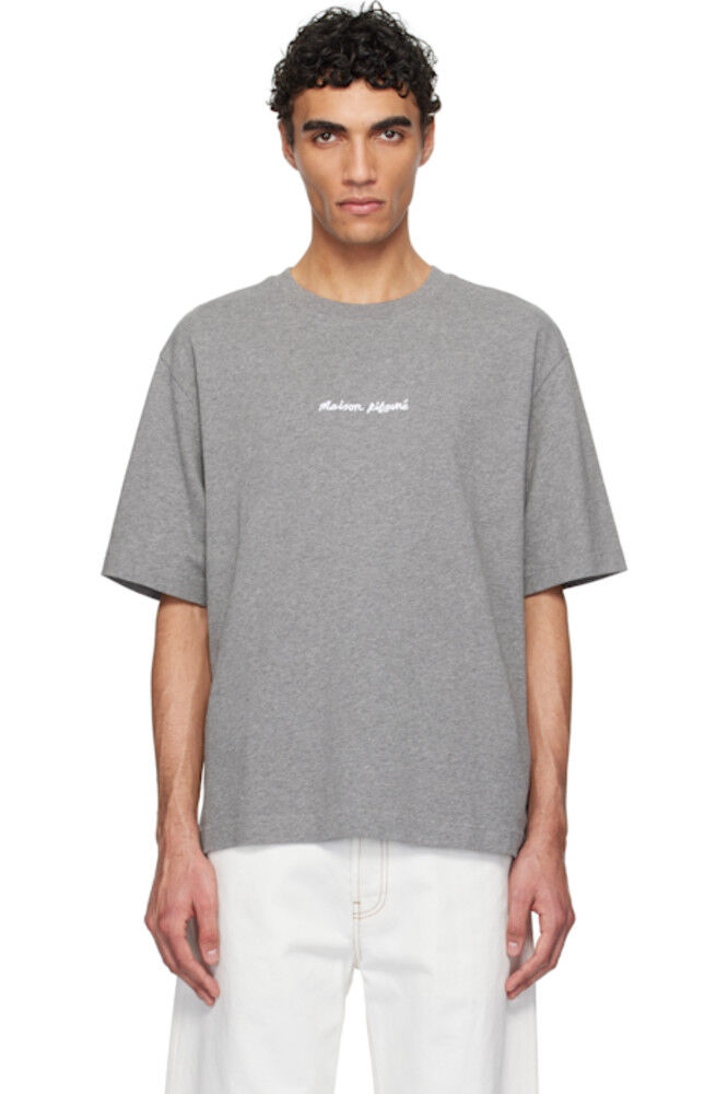 Серая футболка большого размера с надписью «Maison Kitsuné»
Серая футболка большого размера с надписью «Maison Kitsuné»