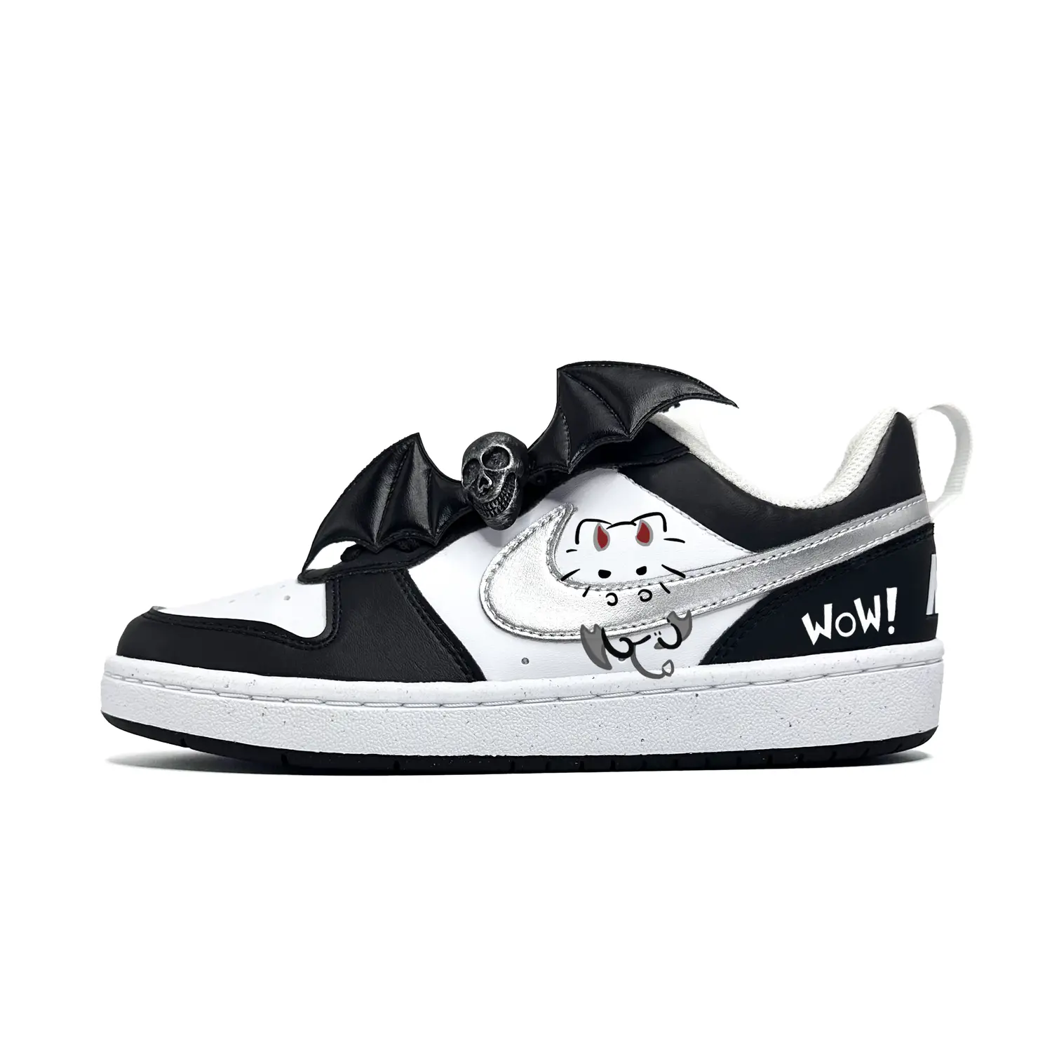 Nike Детские низкие кеды для скейтбординга Court Borough Demon Kitten из синтетической кожи с противоскользящим и износостойким покрытием
Nike Детские низкие кеды для скейтбординга Court Borough Demon Kitten из синтетической кожи с противоскользящим и износостойким покрытием