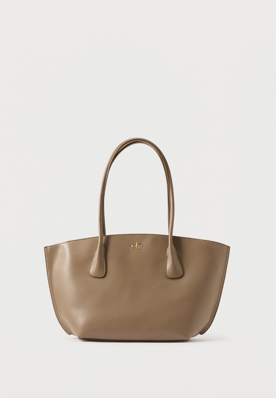 Сумка-шоппер Calvin Klein MEDIUM DOME TOTE, Desert Taupe/Taupe
Сумка-шоппер Calvin Klein MEDIUM DOME TOTE, Desert Taupe/Taupe