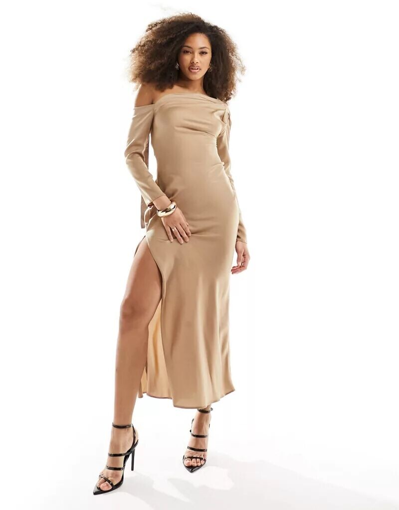 Атласное платье макси цвета мокко с заниженными плечами, воротником-хомутом и лямками на спине ASOS
Атласное платье макси цвета мокко с заниженными плечами, воротником-хомутом и лямками на спине ASOS