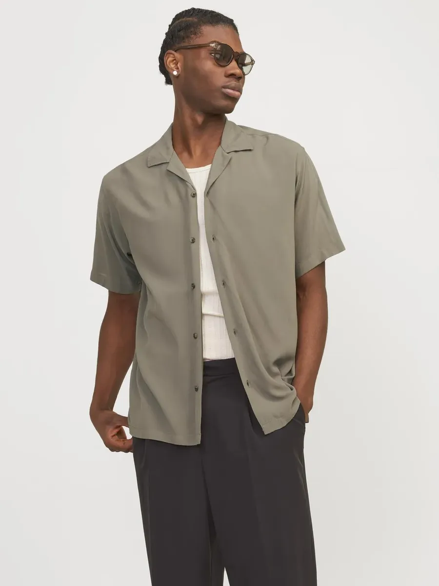 Рубашка с короткими рукавами Jack & Jones "JJEJEFF SOLID RESORT SHIRT SS SN", цвет Bungee Cord
Рубашка с короткими рукавами Jack & Jones "JJEJEFF SOLID RESORT SHIRT SS SN", цвет Bungee Cord